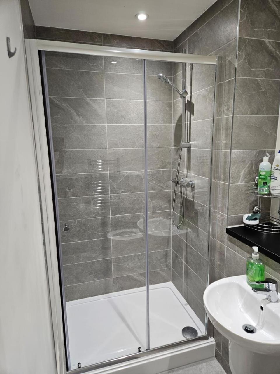 Liverpool Holiday Home ภายนอก รูปภาพ